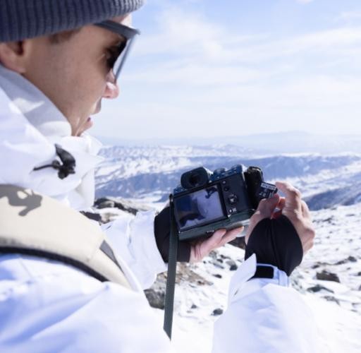 A professional photographer using Lexar vs. generic memory cards.