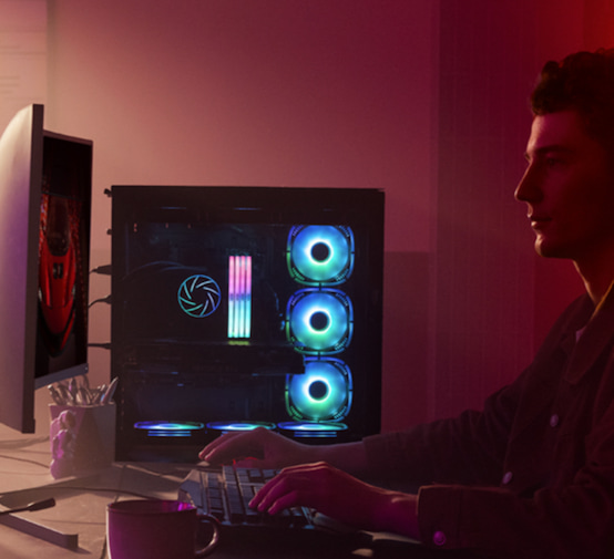 A gamer using Lexar memory solutions.